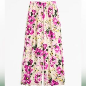 Abercrombie pull on floral crinkle pant, size small short